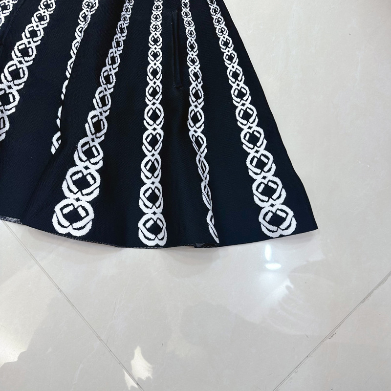 Thirteen Rows Australia's new French style floral jacquard striped slim knit suspender A-line dress A2 # 8500 Thirteen Rows Australia's new French style floral jacquard striped slim knit suspender A-line dress A2 # 8500