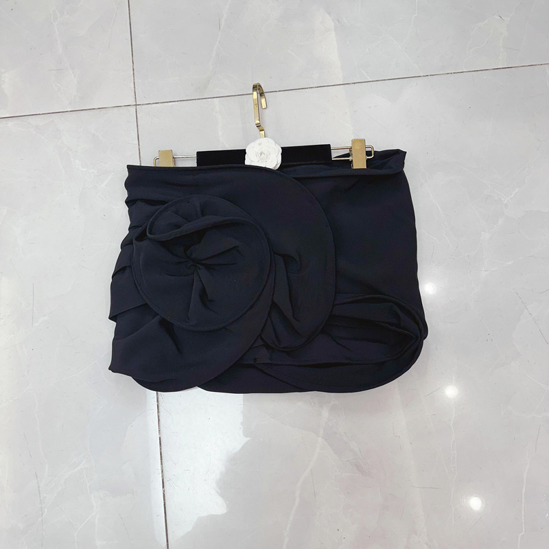 Thirteen Rows European Station Design Sense, niche high-end sense, three-dimensional flower new short style, small strapless female A3 # 5519 Thirteen Rows European Station Design Sense, niche high-end sense, three-dimensional flower new short style, small strapless female A3 # 5519