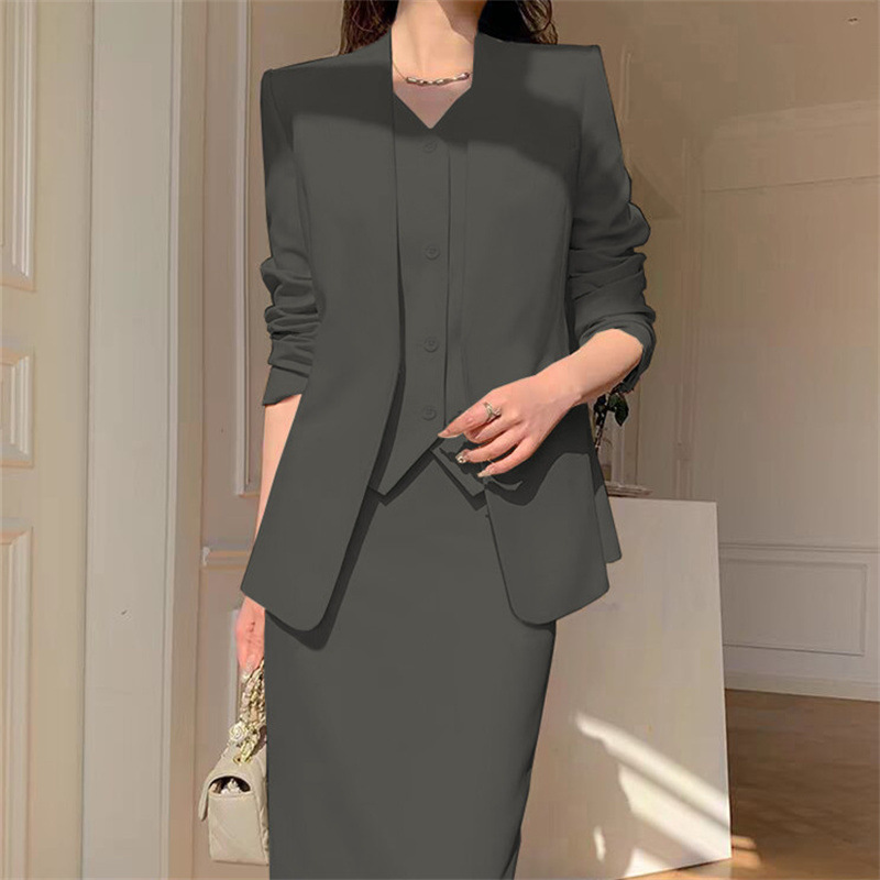 Large size suit set for women in spring and autumn, with a slim and loose fit, suitable for casual commuting, professional attire, and temperament. Two piece suit for women Large size suit set for women in spring and autumn, with a slim and loose fit, suitable for casual commuting, professional attire, and temperament. Two piece suit for women