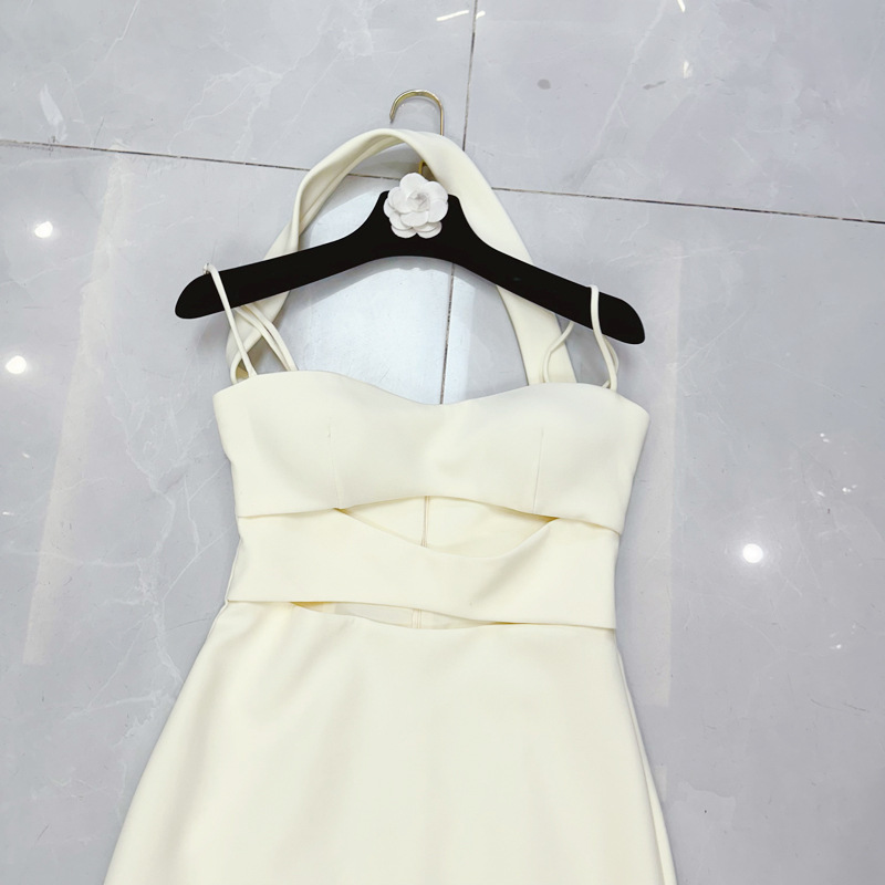 Thirteen Rows Australia's new hollowed out design suspender dress with a high-end feel and a hip hugging temperament long skirt C1 # 1983 Thirteen Rows Australia's new hollowed out design suspender dress with a high-end feel and a hip hugging temperament long skirt C1 # 1983