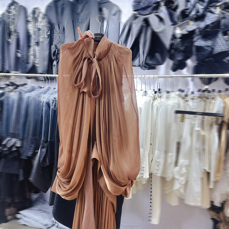 Thirteen Vietnamese designers' niche new European and American style design, bat sleeve pleated dress A3 # 2502 Thirteen Vietnamese designers' niche new European and American style design, bat sleeve pleated dress A3 # 2502