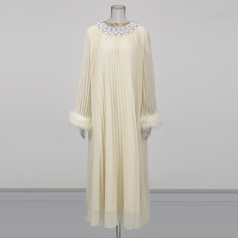 Australian fashion brand high-end dress 2025 new nail bead ostrich fur decoration vacation chiffon big swing dress Australian fashion brand high-end dress 2025 new nail bead ostrich fur decoration vacation chiffon big swing dress