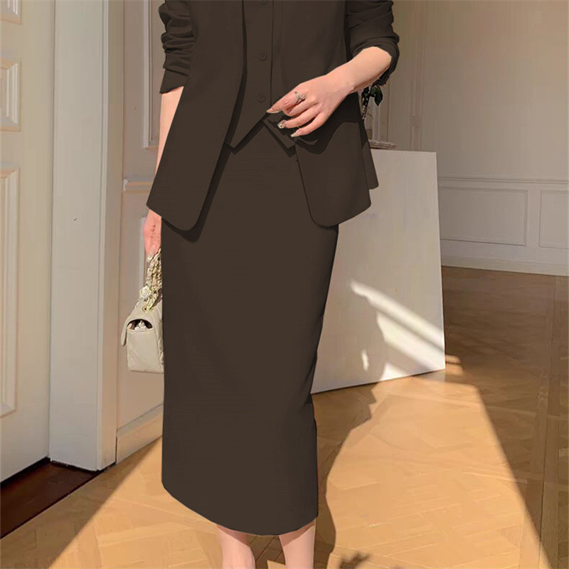 Large size suit set for women in spring and autumn, with a slim and loose fit, suitable for casual commuting, professional attire, and temperament. Two piece suit for women Large size suit set for women in spring and autumn, with a slim and loose fit, suitable for casual commuting, professional attire, and temperament. Two piece suit for women