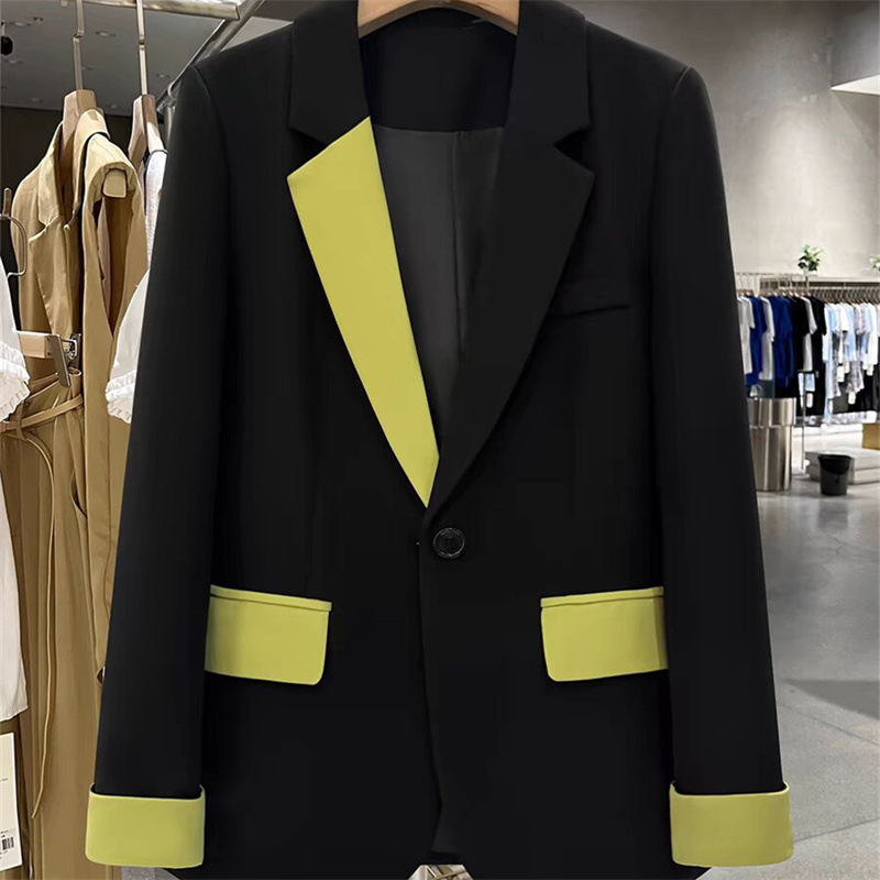 Black contrasting spliced suit jacket for women in spring and autumn 2025 new popular trend, this year's popular internet celebrity light luxury suit