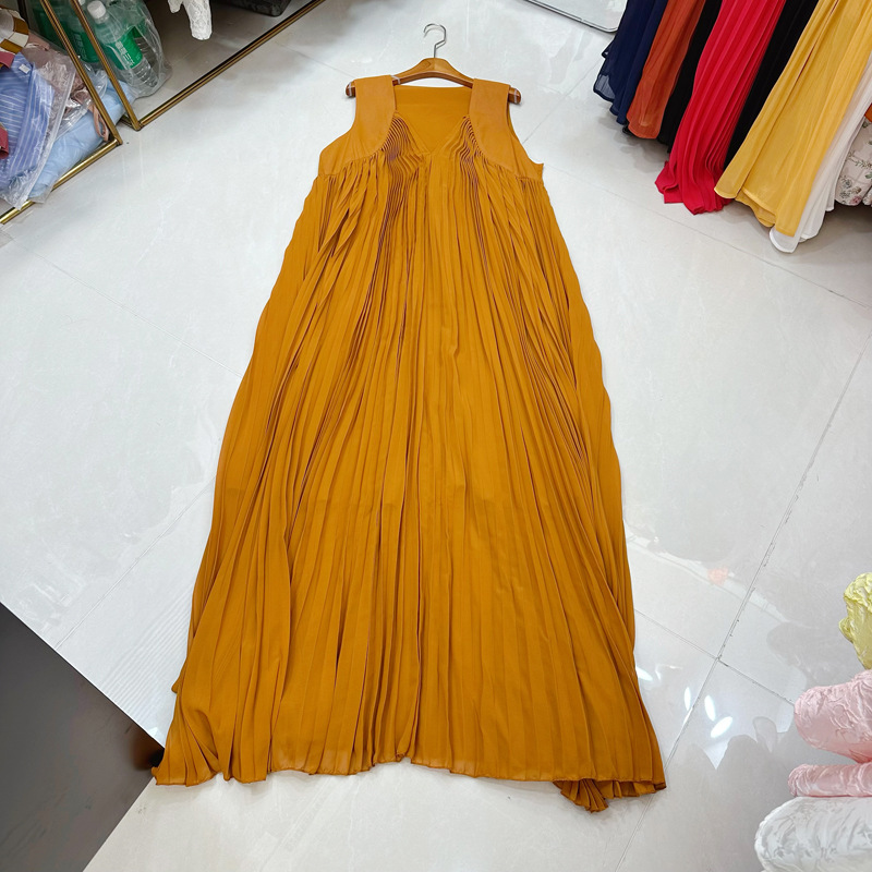 Thirteen line banquet socialite temperament sexy V-neck shoulder strap pleated skirt loose big swing dress long skirt C2 # 2573 Thirteen line banquet socialite temperament sexy V-neck shoulder strap pleated skirt loose big swing dress long skirt C2 # 2573