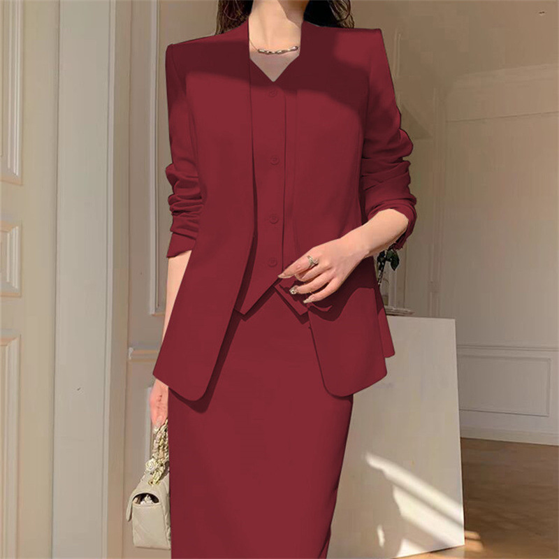 Large size suit set for women in spring and autumn, with a slim and loose fit, suitable for casual commuting, professional attire, and temperament. Two piece suit for women Large size suit set for women in spring and autumn, with a slim and loose fit, suitable for casual commuting, professional attire, and temperament. Two piece suit for women
