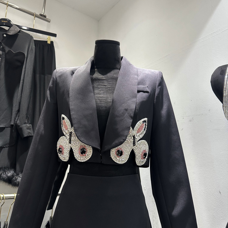 Thirteen line socialite high-end diamond studded butterfly suit, lapel deep V suit top+high waisted skirt F1 # 6823 Thirteen line socialite high-end diamond studded butterfly suit, lapel deep V suit top+high waisted skirt F1 # 6823