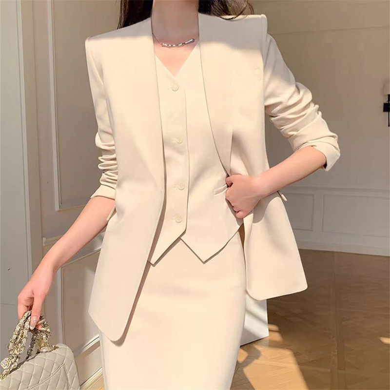 Large size suit set for women in spring and autumn, with a slim and loose fit, suitable for casual commuting, professional attire, and temperament. Two piece suit for women Large size suit set for women in spring and autumn, with a slim and loose fit, suitable for casual commuting, professional attire, and temperament. Two piece suit for women