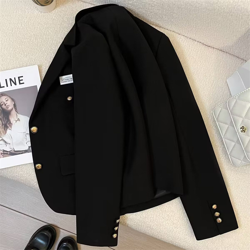 New khaki short suit jacket for women in autumn 2025, with a design sense of college style commuting suit New khaki short suit jacket for women in autumn 2025, with a design sense of college style commuting suit