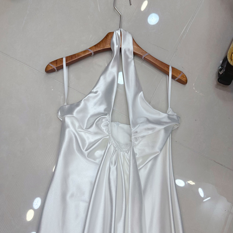 Thirteen Rows Vietnam's niche new high gloss satin silky smooth deep U-neck hanging neck skirt dress, gift skirt A2 # 8033 Thirteen Rows Vietnam's niche new high gloss satin silky smooth deep U-neck hanging neck skirt dress, gift skirt A2 # 8033