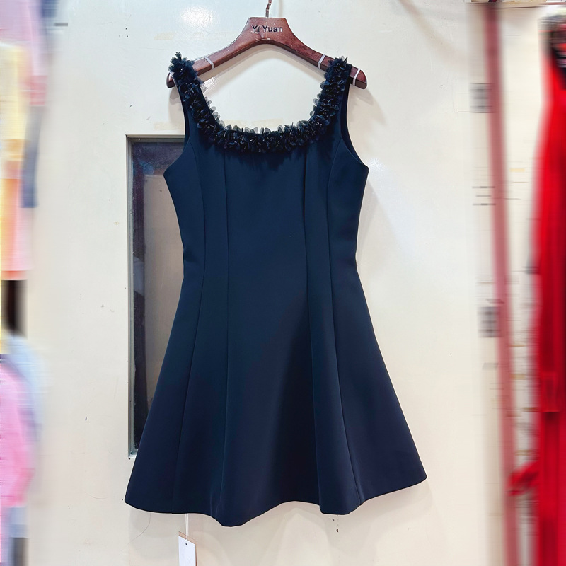 Thirteen line Australian niche designer three-dimensional petal nail bead sleeveless light luxury dress, small gift skirt A2 # 8369 Thirteen line Australian niche designer three-dimensional petal nail bead sleeveless light luxury dress, small gift skirt A2 # 8369