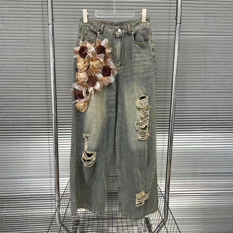European Station 2025 Spring New Personalized Hot Girl Chiffon 3D Flower Piercing Wash Water Wide Leg Jeans Women's Trendy European Station 2025 Spring New Personalized Hot Girl Chiffon 3D Flower Piercing Wash Water Wide Leg Jeans Women's Trendy