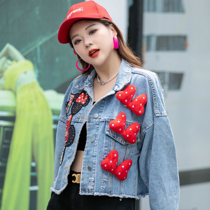 Thailand Chaopai 2023 Spring and Autumn New Heavy Industry Cartoon Beading Fashion Age reducing Denim Coat Top Cross border Women's Wear Thailand Chaopai 2023 Spring and Autumn New Heavy Industry Cartoon Beading Fashion Age reducing Denim Coat Top Cross border Women's Wear
