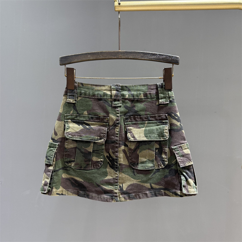 Retro camouflage green denim short skirt for women in summer 2025, high waisted and slim looking spicy girl A-line hip hugging skirt, workwear half skirt Retro camouflage green denim short skirt for women in summer 2025, high waisted and slim looking spicy girl A-line hip hugging skirt, workwear half skirt