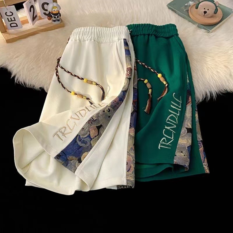 Short pants for men in summer, trendy brand, cool and stylish, embroidered sports pants, oversized loose straight leg casual cropped pants