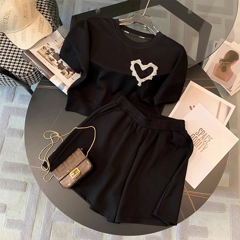 White casual sports suit for women, summer high-end fashion, age reducing fashion, short sleeved shorts, two piece set, trendy and stylish White casual sports suit for women, summer high-end fashion, age reducing fashion, short sleeved shorts, two piece set, trendy and stylish