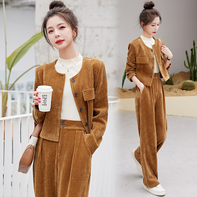 Xiaoxiangfeng professional suit for women in autumn 2024, new high-end fashion corduroy two-piece set, wide leg pants, stylish Xiaoxiangfeng professional suit for women in autumn 2024, new high-end fashion corduroy two-piece set, wide leg pants, stylish