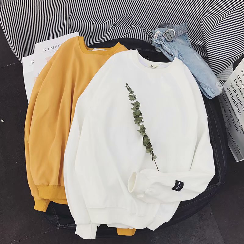 Autumn and winter solid color hoodie for men, round neck pullover, long sleeved loose and thick velvet, student autumn outfit, Japanese style base shirt Autumn and winter solid color hoodie for men, round neck pullover, long sleeved loose and thick velvet, student autumn outfit, Japanese style base shirt