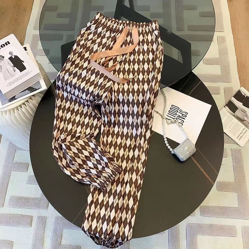 Set of women's summer new cartoon checkered teddy bear diamond patterned T-shirt, women's pants two-piece set, fashionable casual sportswear Set of women's summer new cartoon checkered teddy bear diamond patterned T-shirt, women's pants two-piece set, fashionable casual sportswear