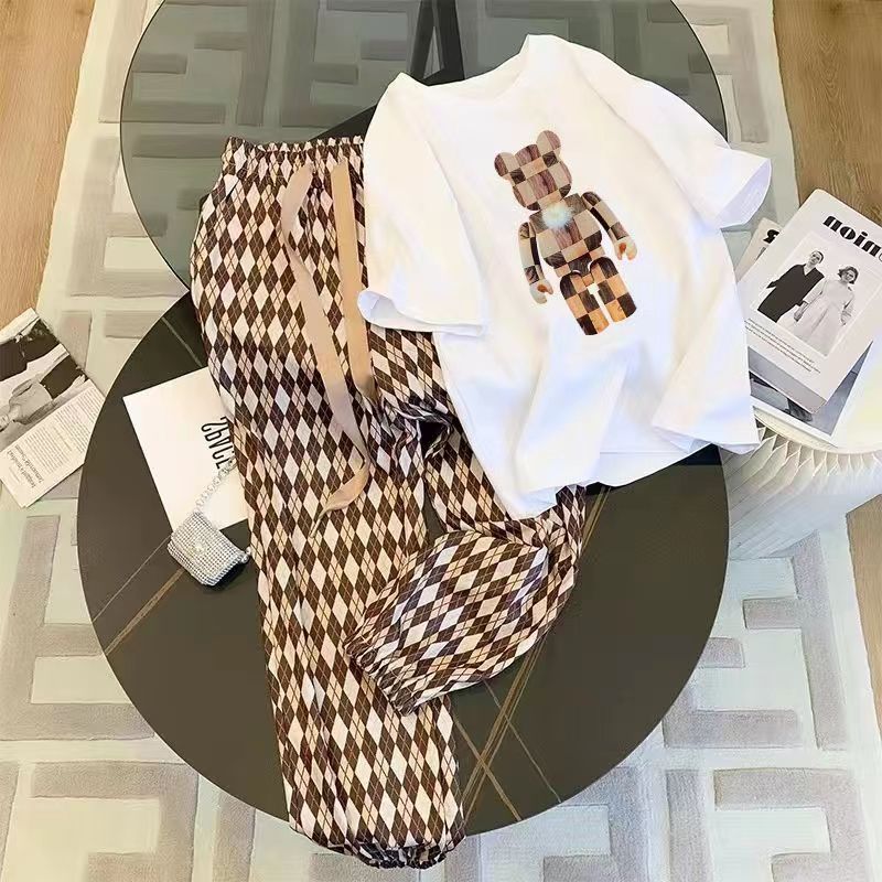 Set of women's summer new cartoon checkered teddy bear diamond patterned T-shirt, women's pants two-piece set, fashionable casual sportswear Set of women's summer new cartoon checkered teddy bear diamond patterned T-shirt, women's pants two-piece set, fashionable casual sportswear