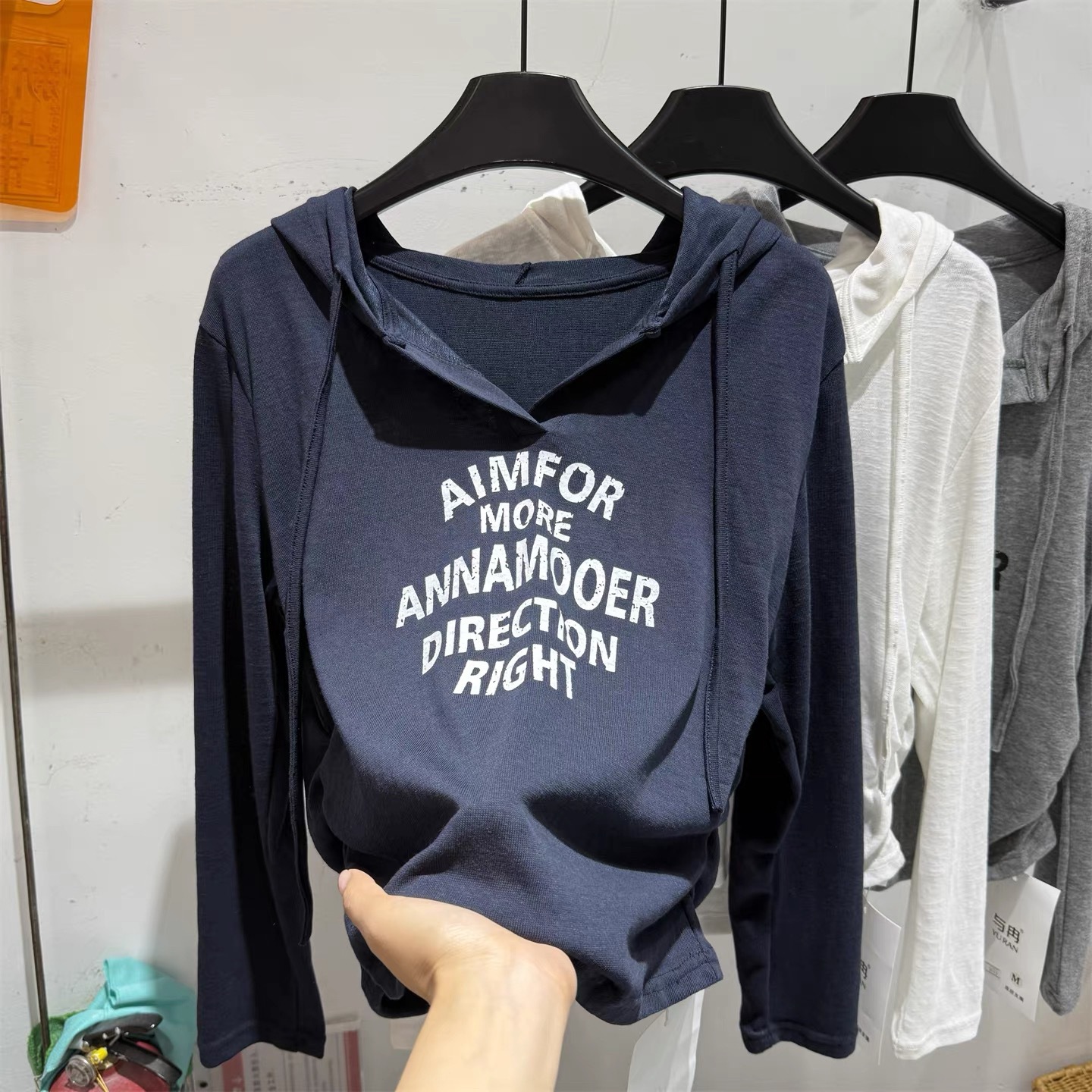 Autumn new fashion letter printed hooded long sleeved T-shirt for women, pleated top