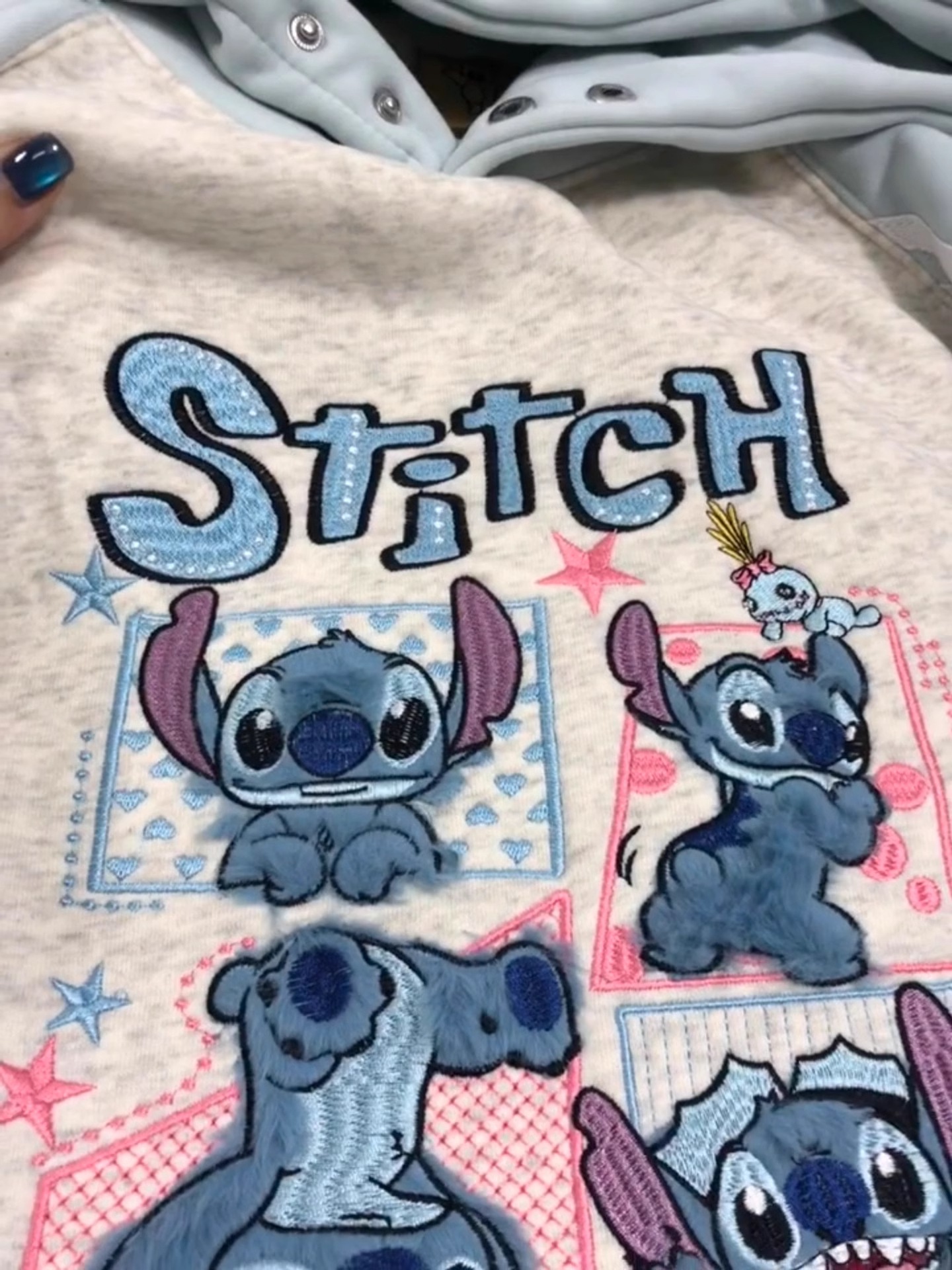 Pure cotton milk blue cute Stitch hooded sweatshirt for women in winter with plush and thick cartoon anti-aging top jacket Pure cotton milk blue cute Stitch hooded sweatshirt for women in winter with plush and thick cartoon anti-aging top jacket