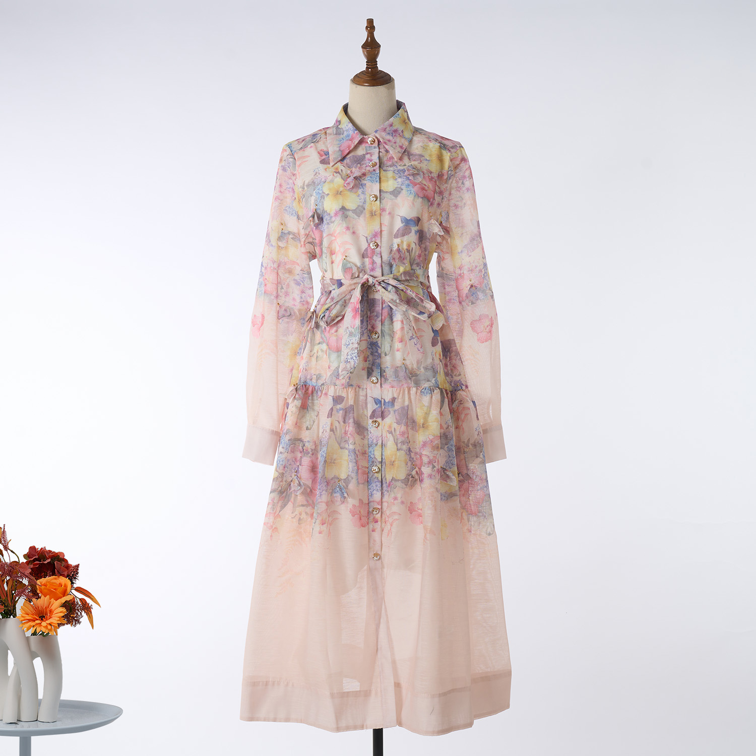 Real shot of 2025 spring/summer European and American women's lapel long sleeved waist belt, single breasted positioning printed dress