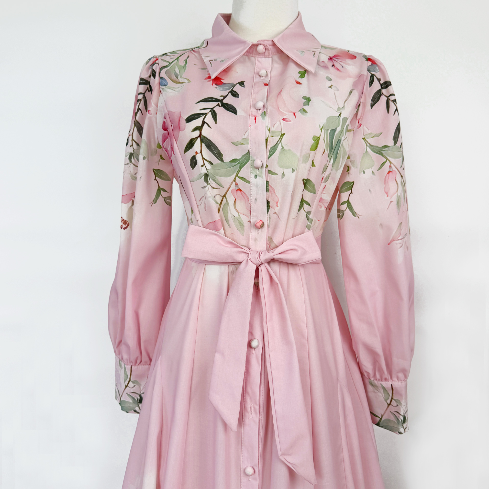 Real time shooting of elegant women's clothing for early autumn, 2025 American style loose retro printed lapel tie waist length dress Real time shooting of elegant women's clothing for early autumn, 2025 American style loose retro printed lapel tie waist length dress