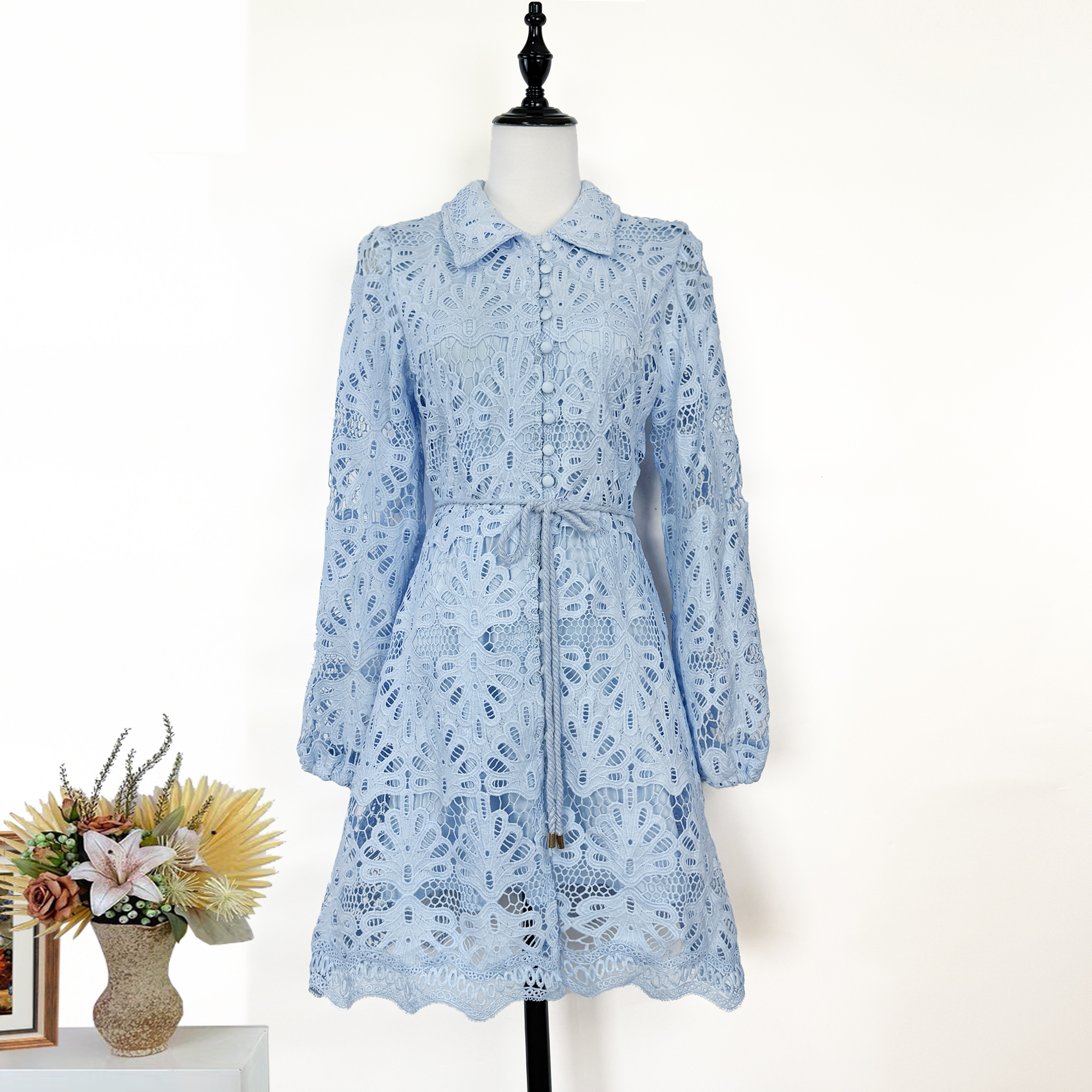 Realistic shooting of European and American style women's clothing 2026 early spring new long sleeved waist cinched dress with lace hook and flower single breasted slim fit Realistic shooting of European and American style women's clothing 2026 early spring new long sleeved waist cinched dress with lace hook and flower single breasted slim fit