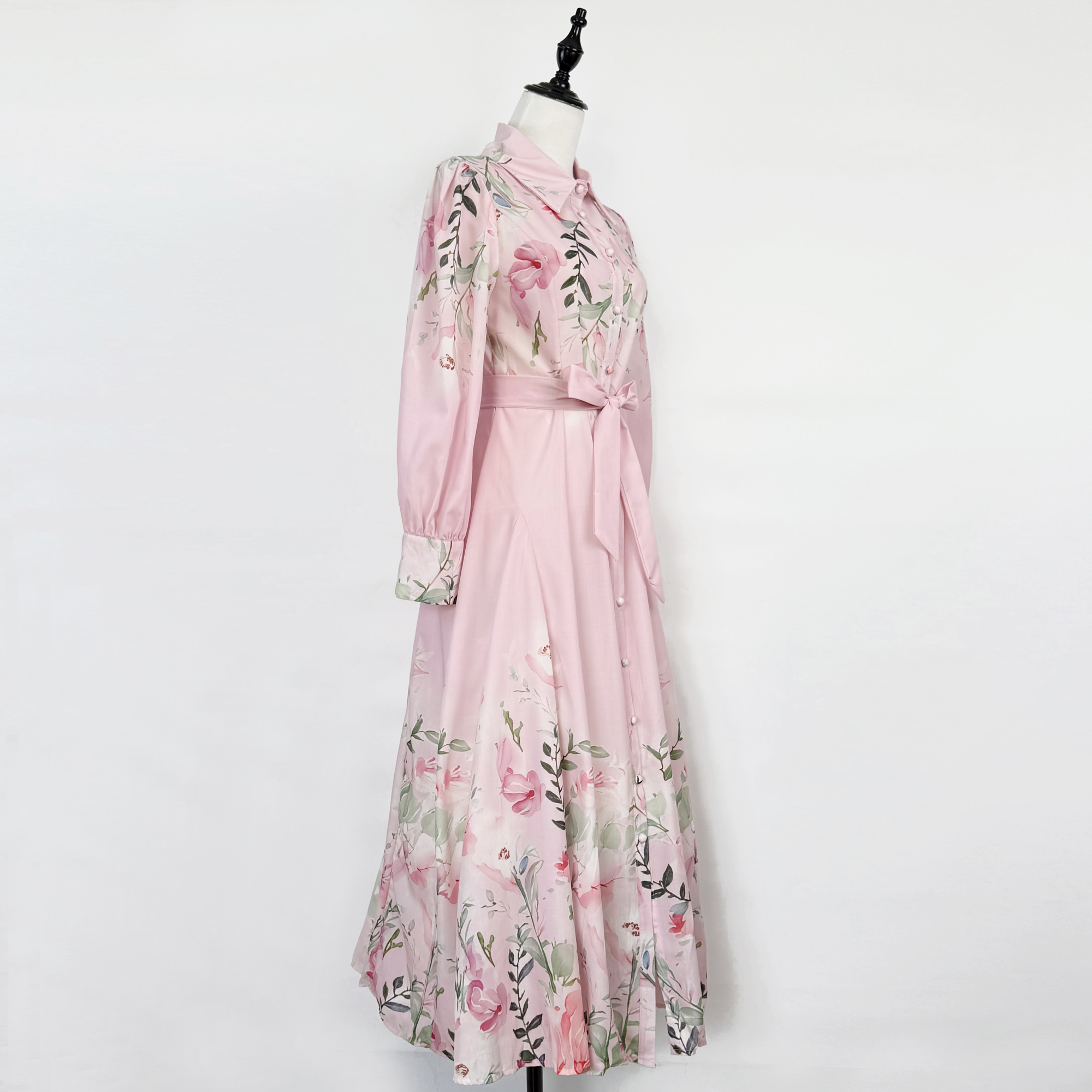 Real time shooting of elegant women's clothing for early autumn, 2025 American style loose retro printed lapel tie waist length dress Real time shooting of elegant women's clothing for early autumn, 2025 American style loose retro printed lapel tie waist length dress