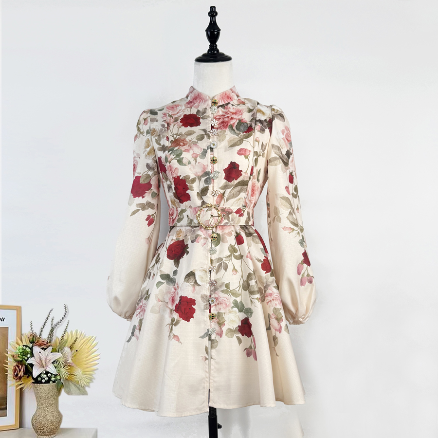 Realistic shooting of European and American vacation style slim fit and fashionable stand up collar lantern sleeves short elegant socialite dress