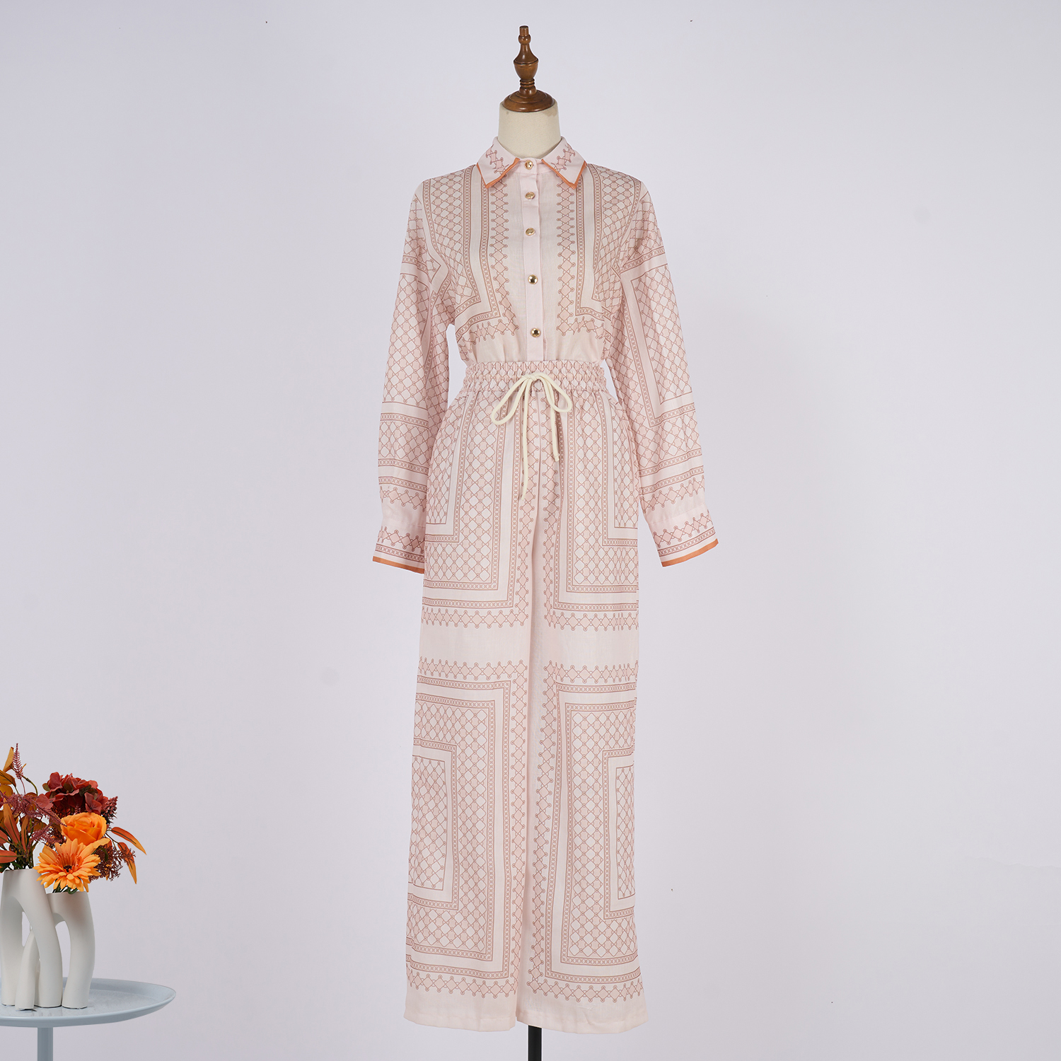 Realistic shooting of 2025 autumn new ramie cream colored geometric printed pattern slim fit shirt set