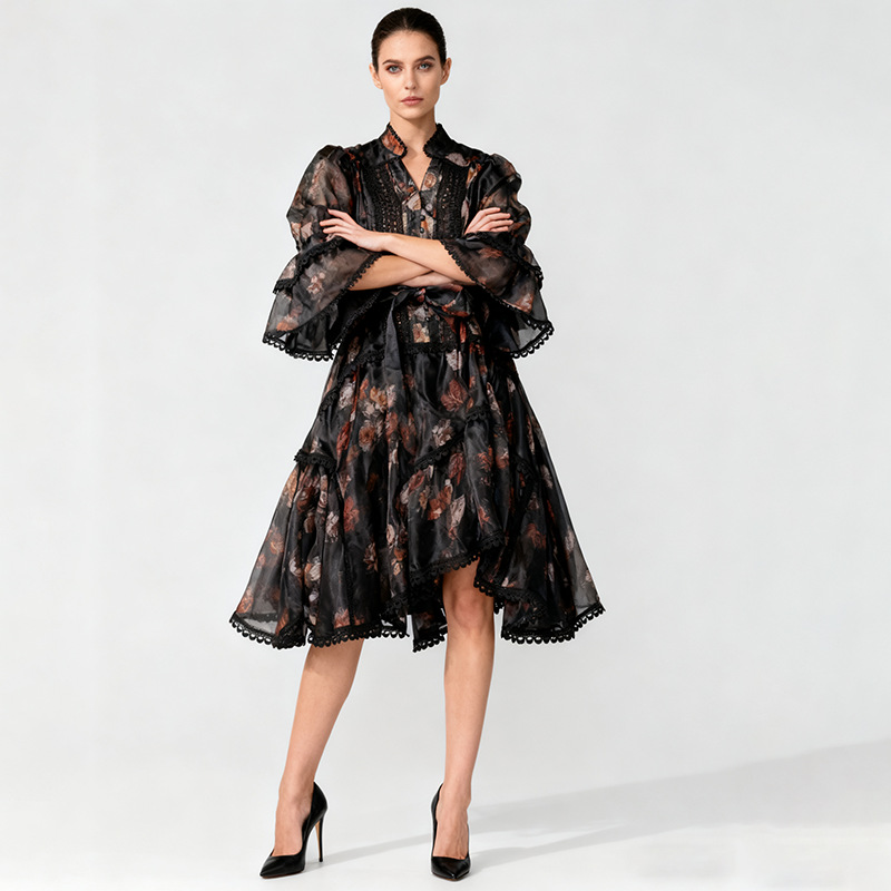 French retro sexy dress for women in the autumn of 2025, new lace lace and high-end lace up, with a cinched waist and slimming short skirt