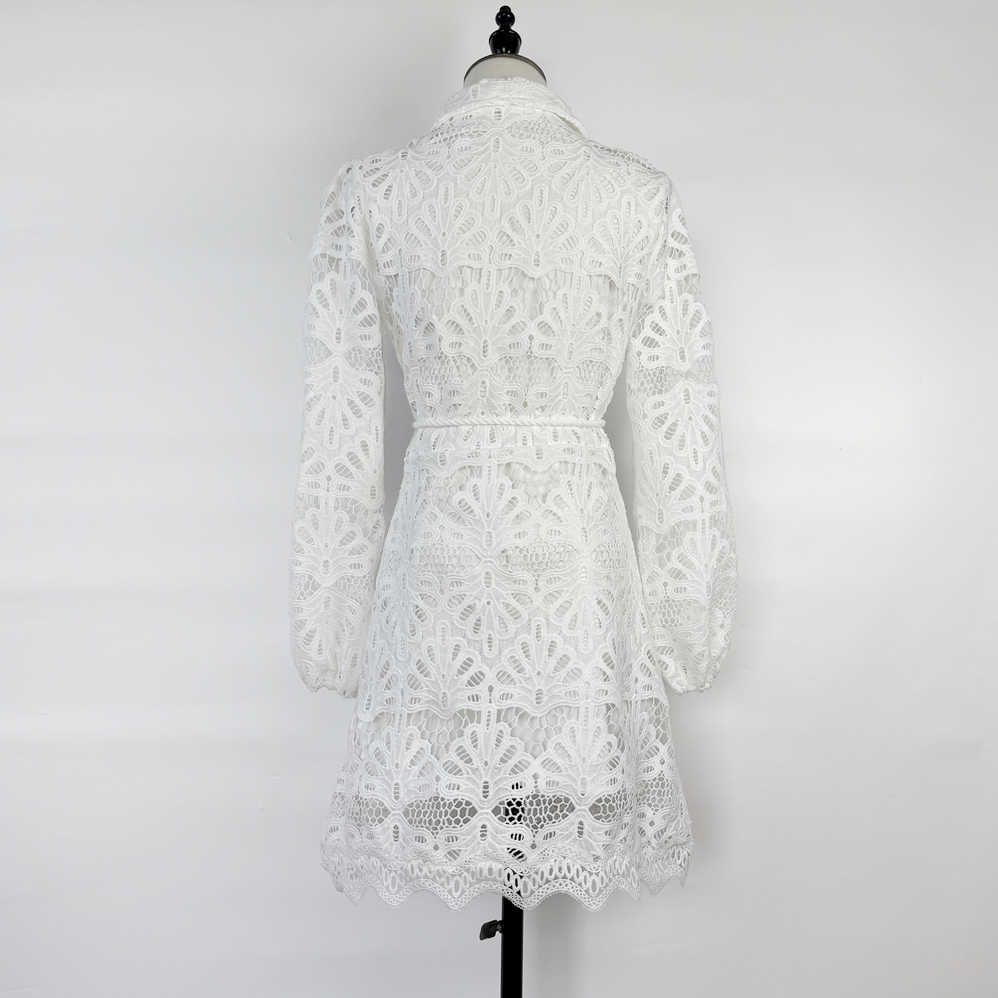 Realistic shooting of European and American style women's clothing 2026 early spring new long sleeved waist cinched dress with lace hook and flower single breasted slim fit Realistic shooting of European and American style women's clothing 2026 early spring new long sleeved waist cinched dress with lace hook and flower single breasted slim fit