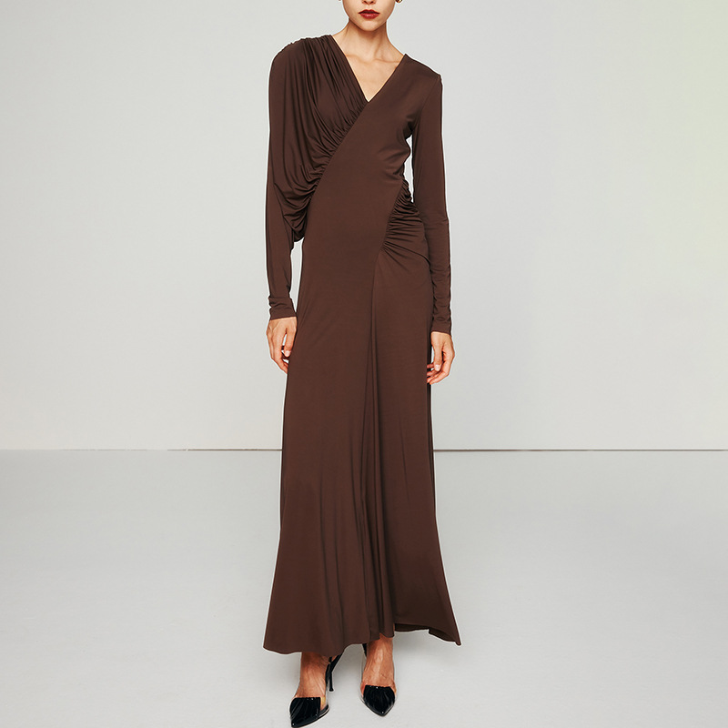 Asymmetric European and American temperament slim fit and slimming long dress 2025 new V-neck design sense pleated solid color dress for women