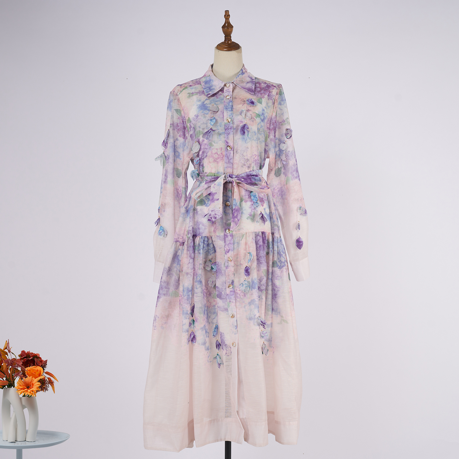 Real shot of 2025 spring/summer European and American women's lapel long sleeved waist belt, single breasted positioning printed dress