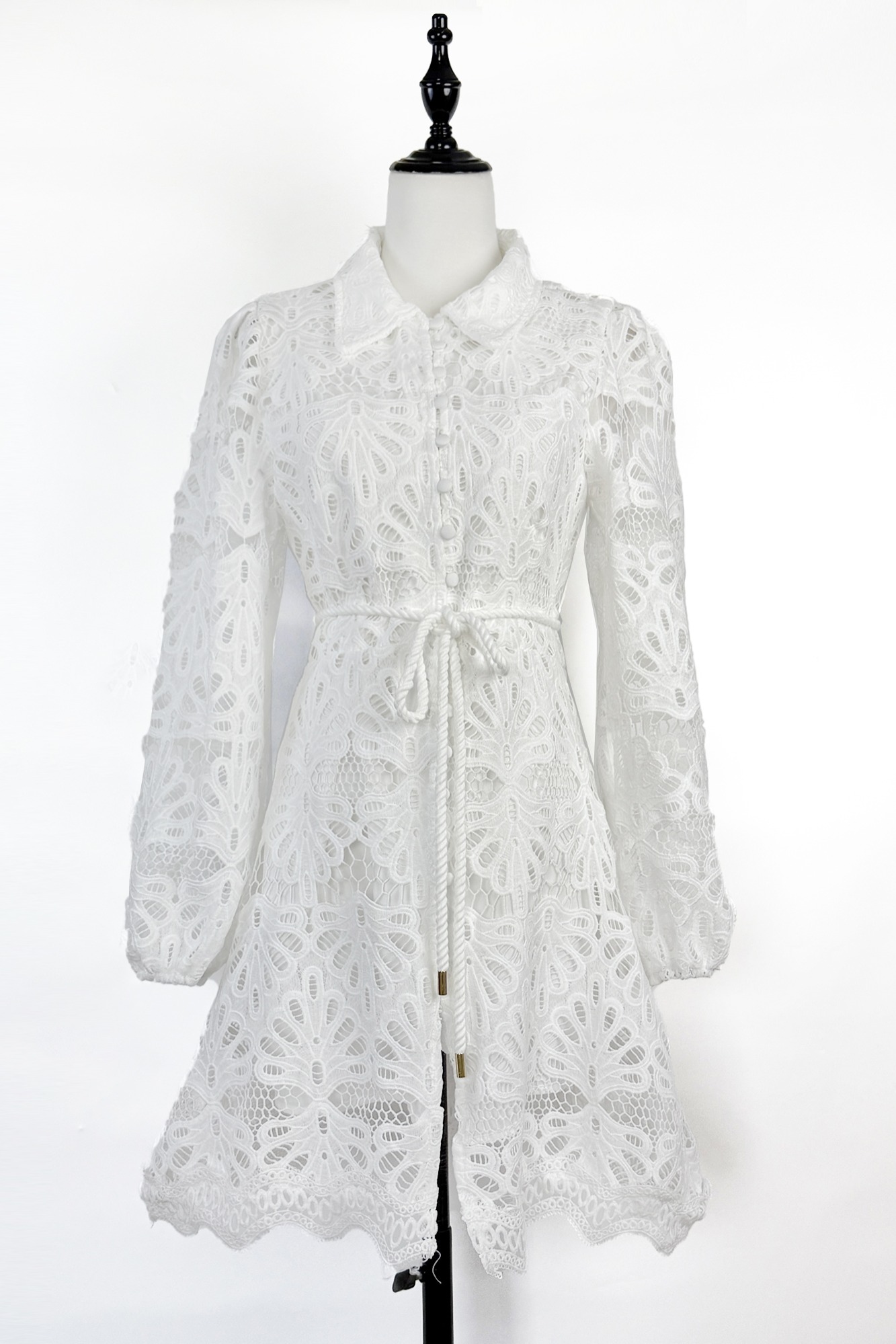 Realistic shooting of European and American style women's clothing 2026 early spring new long sleeved waist cinched dress with lace hook and flower single breasted slim fit Realistic shooting of European and American style women's clothing 2026 early spring new long sleeved waist cinched dress with lace hook and flower single breasted slim fit