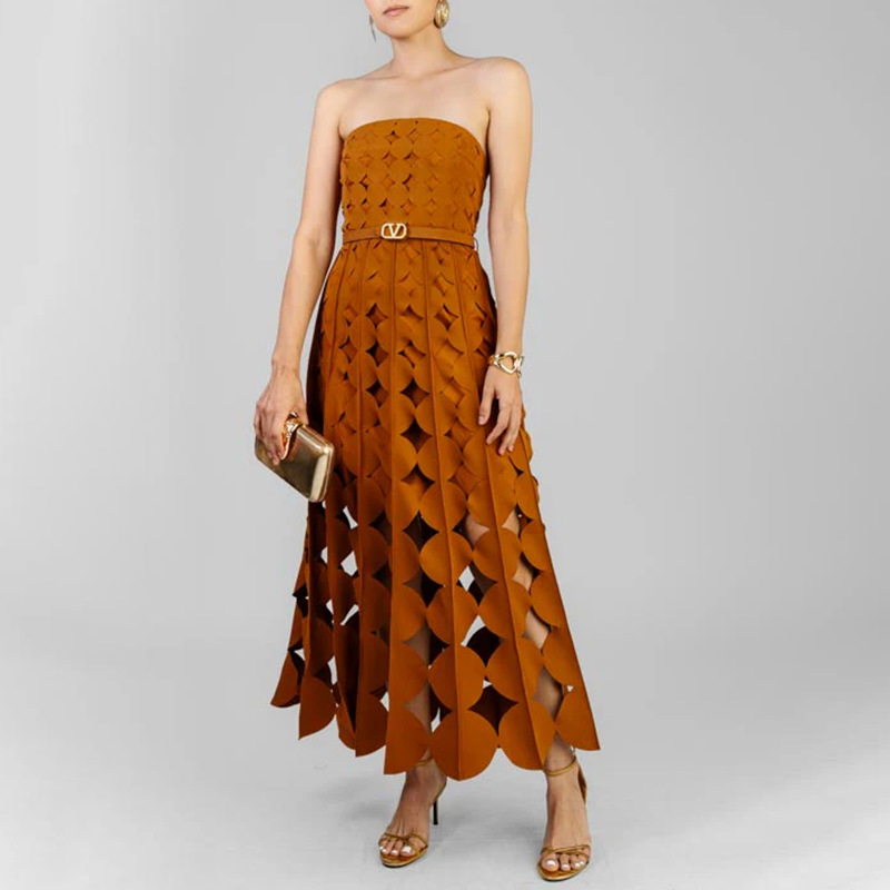 Australian fashion strapless long dress 2025 new collection, stylish and slim waist, sleeveless hollow out design dress
