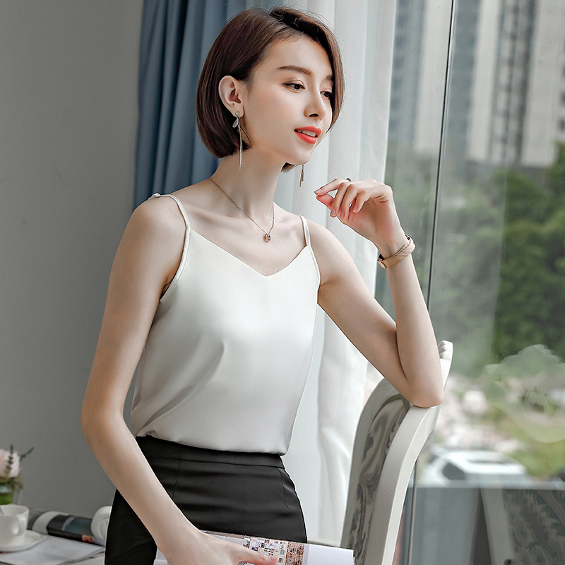Fashionable and minimalist interior bottom camisole for women 2025 autumn new design, niche temperament, versatile commuting vest Fashionable and minimalist interior bottom camisole for women 2025 autumn new design, niche temperament, versatile commuting vest