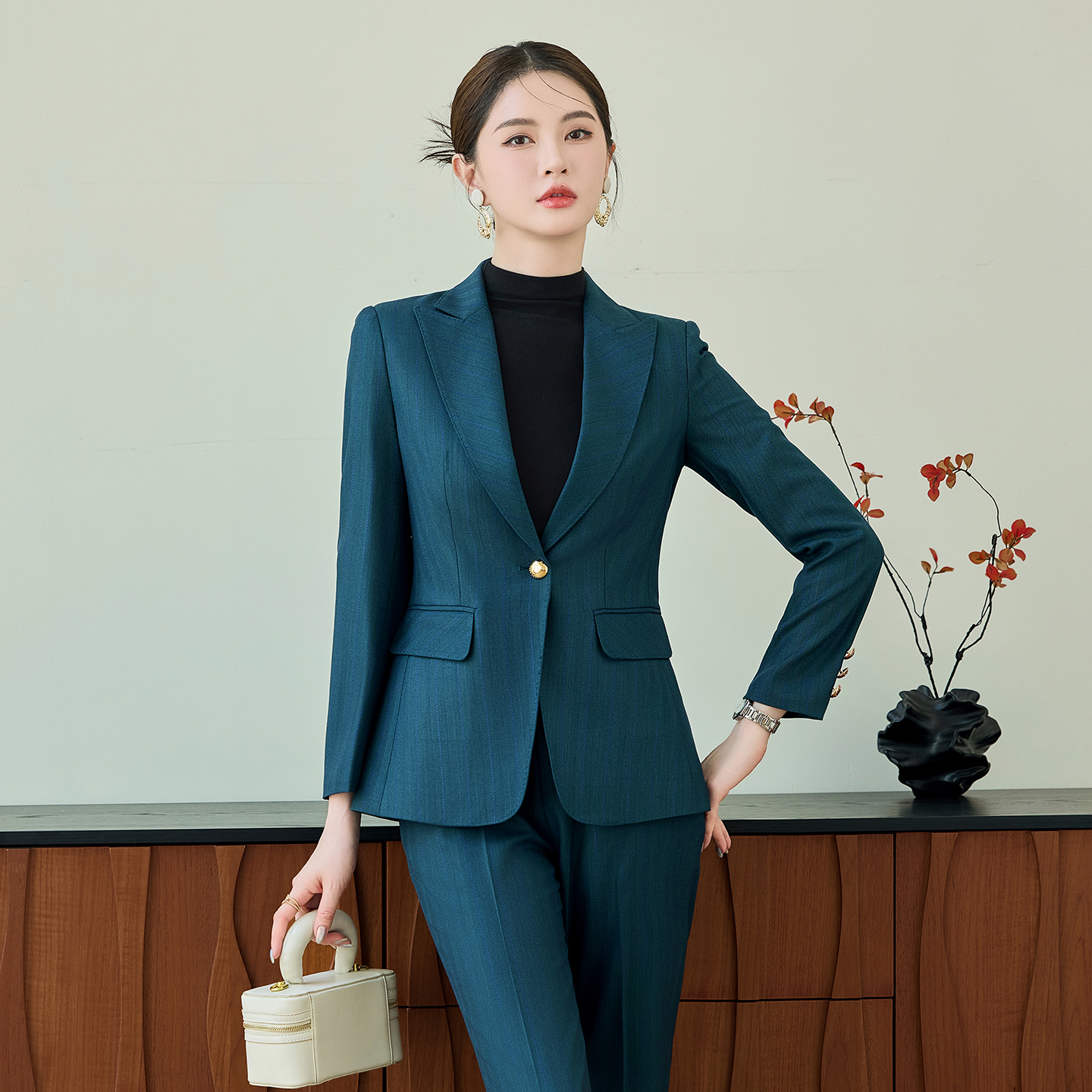 Temperament striped suit for women in autumn and winter, slim fit and slimming, one button commuting formal suit, professional work suit Temperament striped suit for women in autumn and winter, slim fit and slimming, one button commuting formal suit, professional work suit