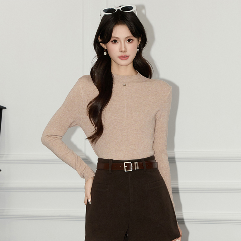 Simple and versatile round neck sweater for women in autumn and winter 2025, slim fit and slimming temperament, small stature, inner layer, bottom layer, top