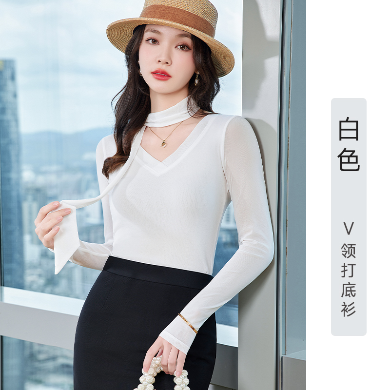 Slimming and slimming V-neck base shirt for women in the autumn of 2025, with a niche design and a goddess style interior top Slimming and slimming V-neck base shirt for women in the autumn of 2025, with a niche design and a goddess style interior top