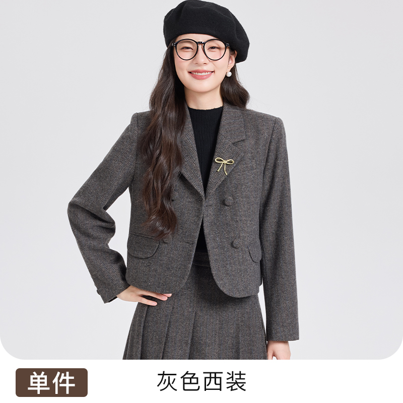 Short and petite suit, half skirt set, women's autumn fashion, Korean version, ladylike temperament, socialite's small fragrant style jacket Short and petite suit, half skirt set, women's autumn fashion, Korean version, ladylike temperament, socialite's small fragrant style jacket