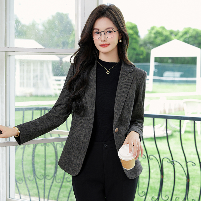 Small slim fit suit jacket for women in the autumn of 2025, simple and capable temperament, one button commuting suit Small slim fit suit jacket for women in the autumn of 2025, simple and capable temperament, one button commuting suit