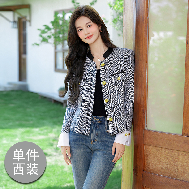 Ladies' temperament short jacket for women 2025 early autumn new style fashionable and simple temperament small fragrance commuting versatile top Ladies' temperament short jacket for women 2025 early autumn new style fashionable and simple temperament small fragrance commuting versatile top