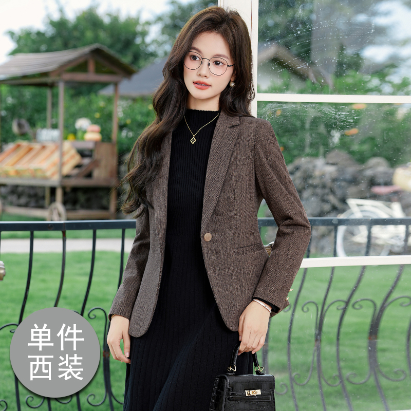 Small slim fit suit jacket for women in the autumn of 2025, simple and capable temperament, one button commuting suit Small slim fit suit jacket for women in the autumn of 2025, simple and capable temperament, one button commuting suit