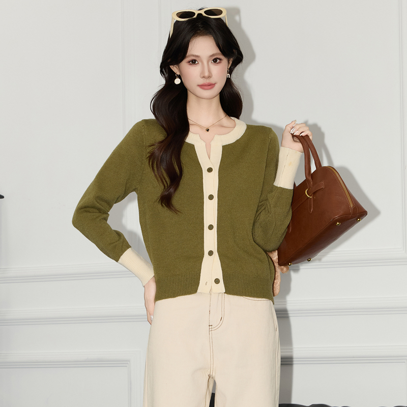 2025 autumn and winter new stylish and simple Morandi color button design color blocked knit sweater for women
