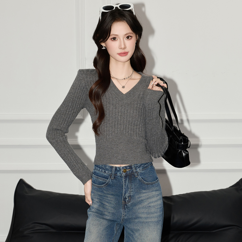 High waisted short sweater women's 2025 autumn outfit new slim fit and slimming temperament small casual versatile V-neck top High waisted short sweater women's 2025 autumn outfit new slim fit and slimming temperament small casual versatile V-neck top