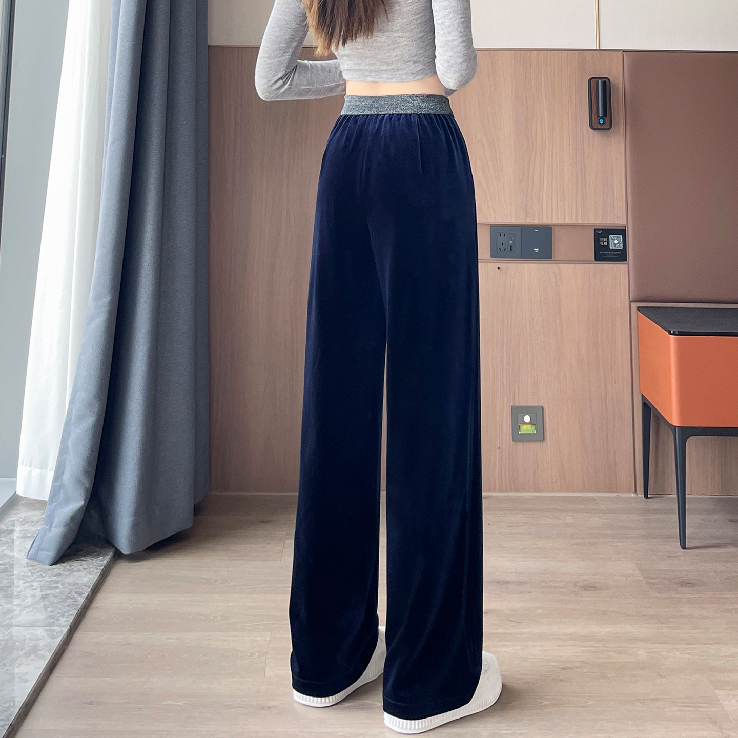 Fashionable, minimalist, and high-end gold velvet casual pants for women in autumn 2025. New design with a niche and versatile wide leg pants Fashionable, minimalist, and high-end gold velvet casual pants for women in autumn 2025. New design with a niche and versatile wide leg pants