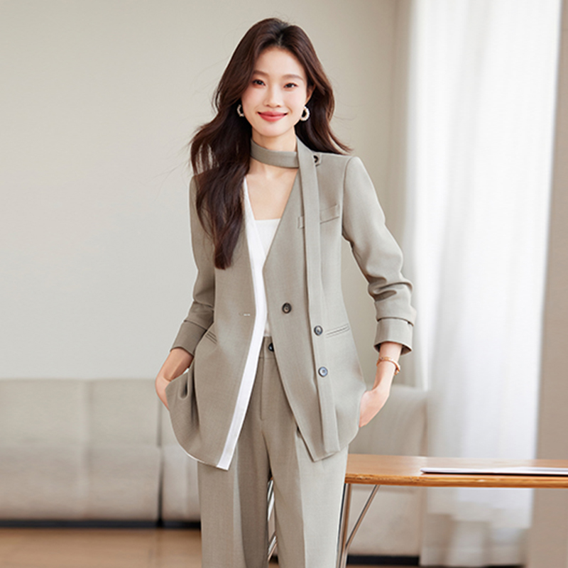 Fashionable Korean style suit set for women in spring 2025, fashionable and stylish casual long sleeved suit jacket, solid color